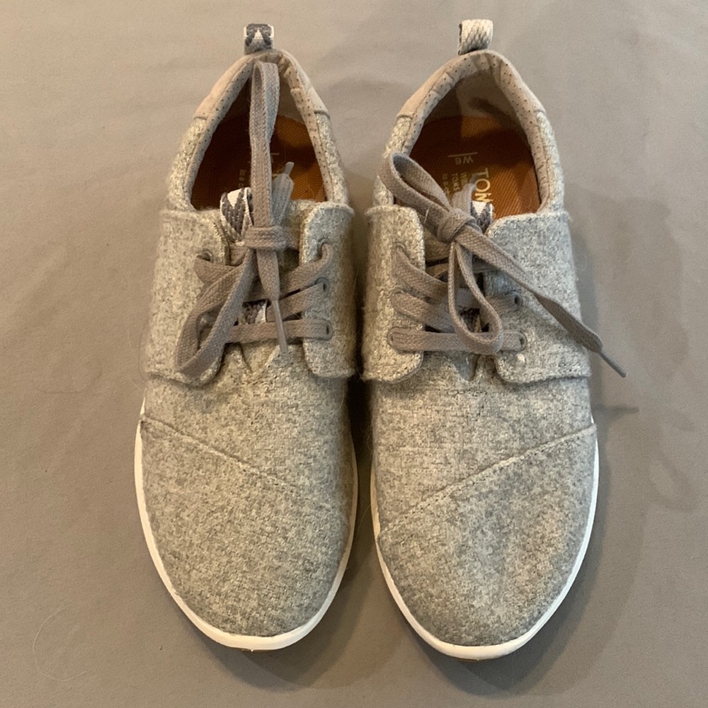 Tom’s Knitted Sneakers Size 6